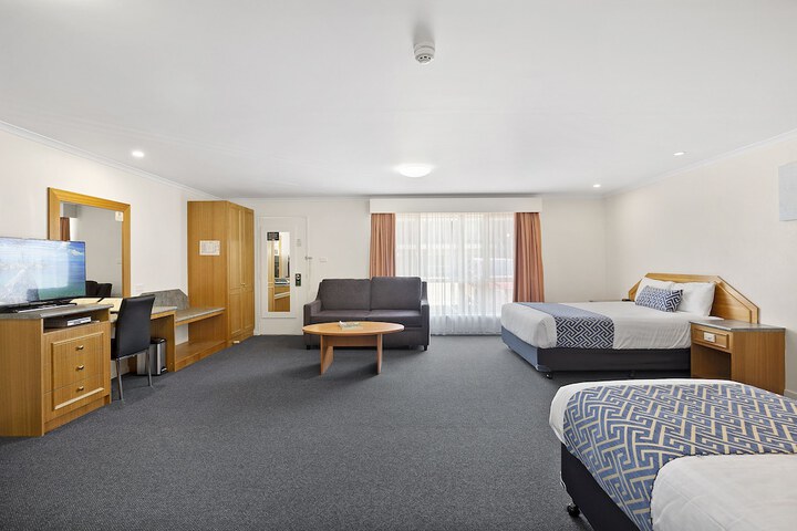 Room 7 of 92