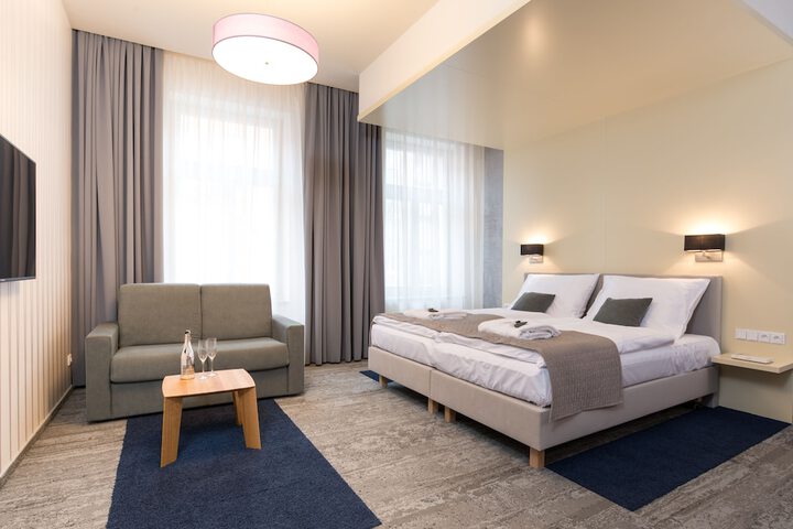 Room 10 of 47