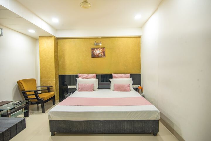Room 12 of 27