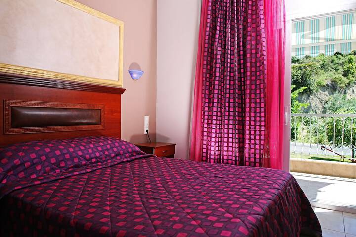 Room 13 of 85