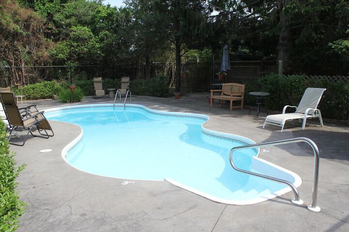 Pool 37 of 40