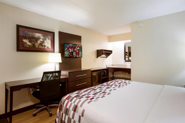 ADA Accessible Deluxe King (12 of 23)