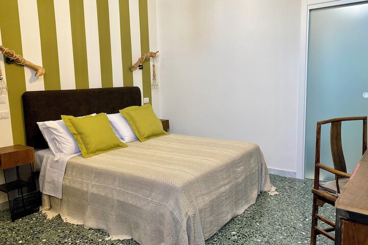 Room 51 of 204