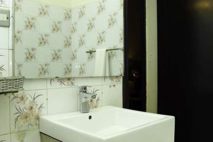 Room 11 of 21