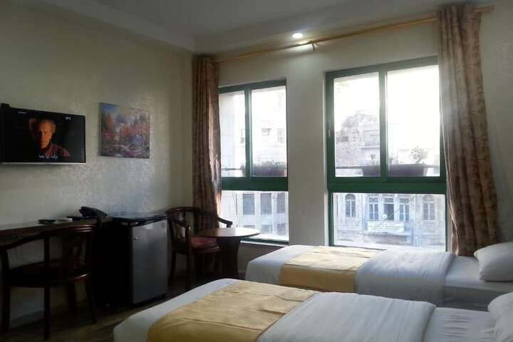 Room 14 of 27