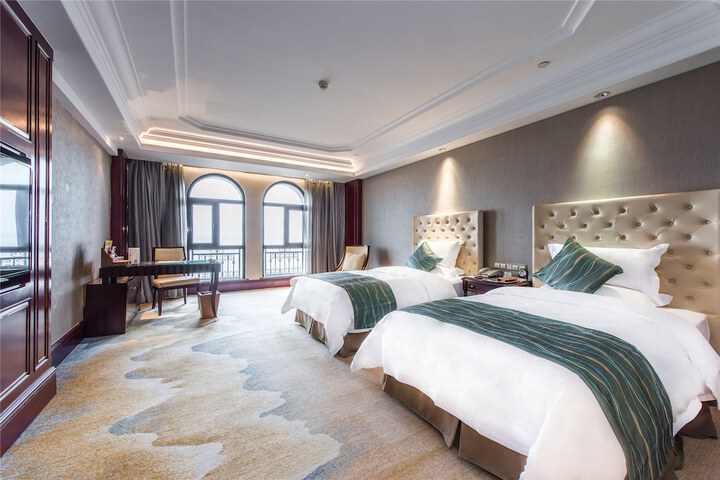 Room 3 of 47