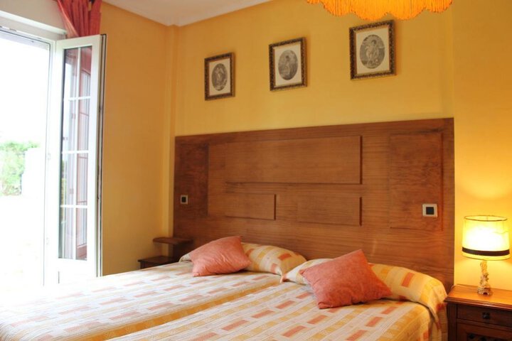 Room 2 of 10
