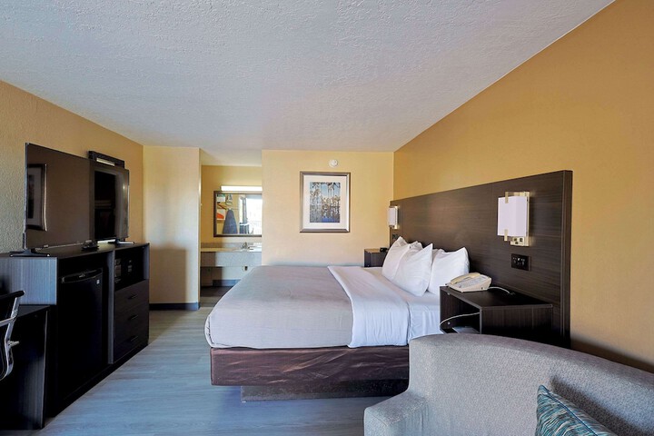 2 Queen Beds (4 of 32)