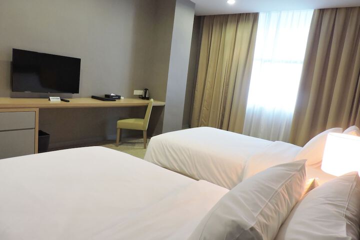 Room 3 of 42