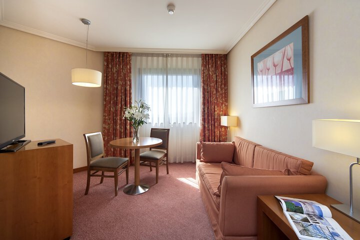 Room 10 of 78