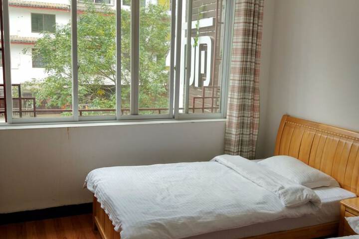 Room 14 of 28