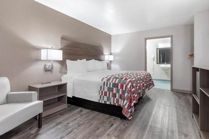 Room 10 of 32
