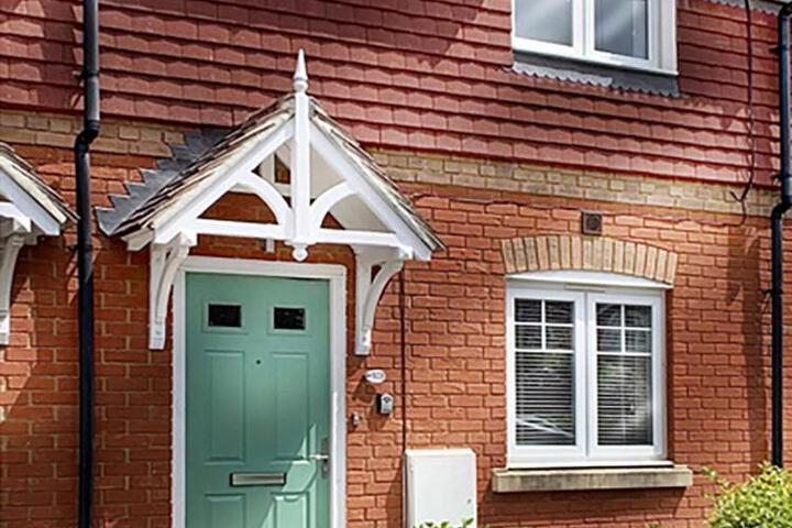 Wokingham - 2 Bedrooms Parking