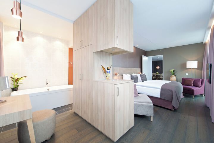 Room 17 of 49