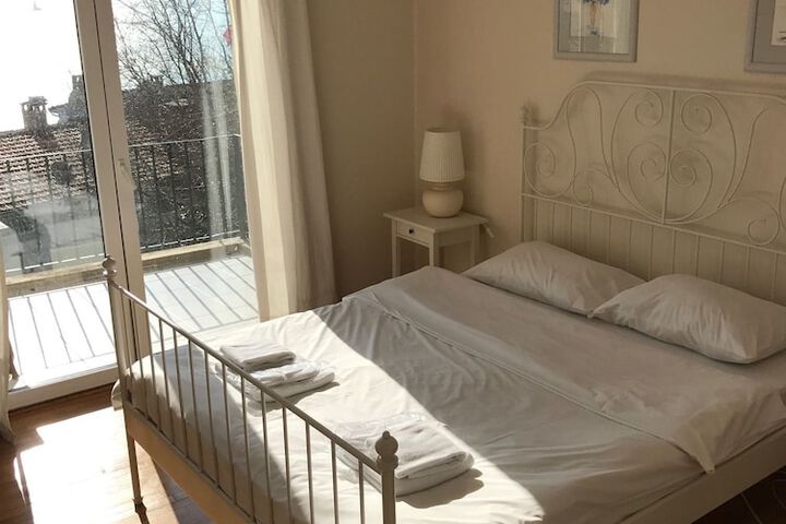 Room 3 of 52