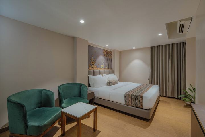 Room 13 of 35