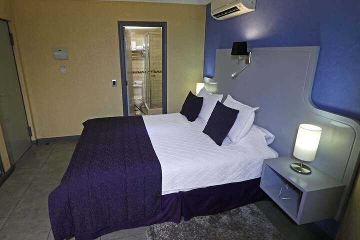 Room 4 of 18