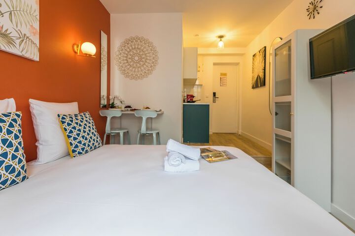 Room 34 of 83