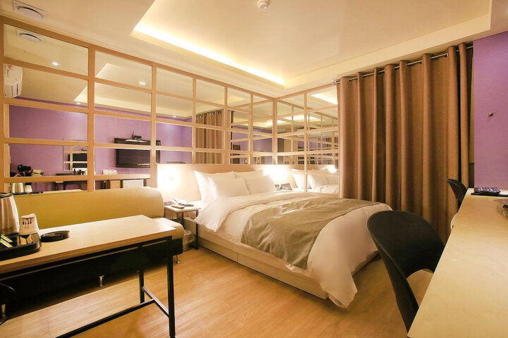 Room 40 of 91