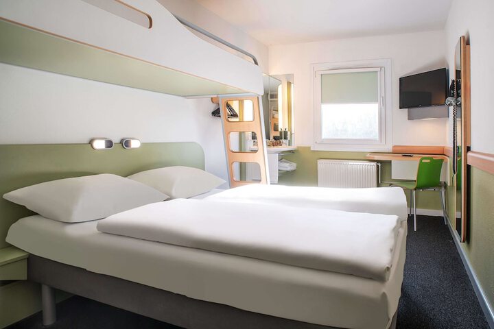 Room 11 of 28
