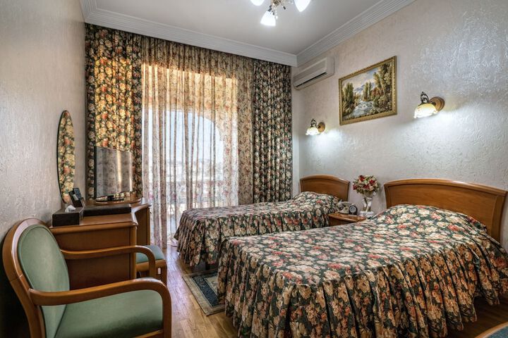 Room 5 of 66