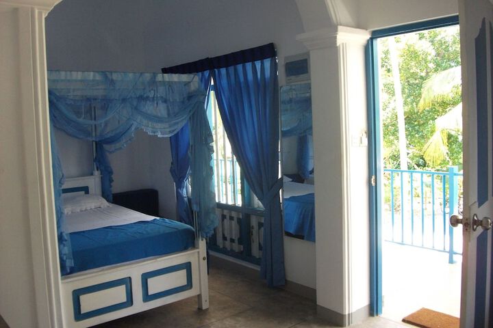 Room 18 of 32