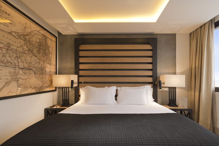 Room 8 of 48