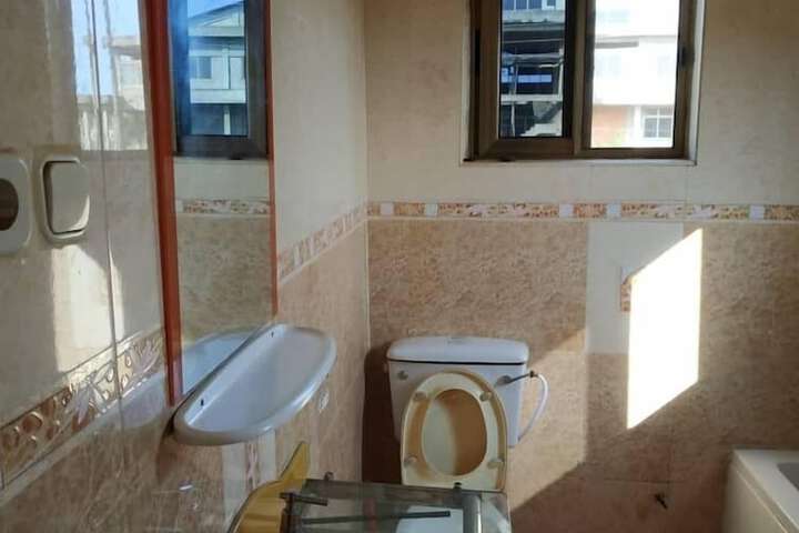 Room 10 of 14