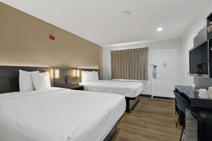 Double Accessible King Size Bed (5 of 10)