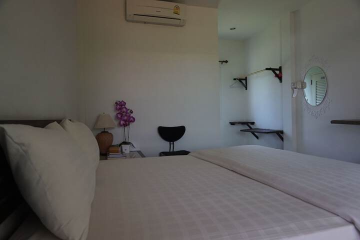 Room 9 of 31