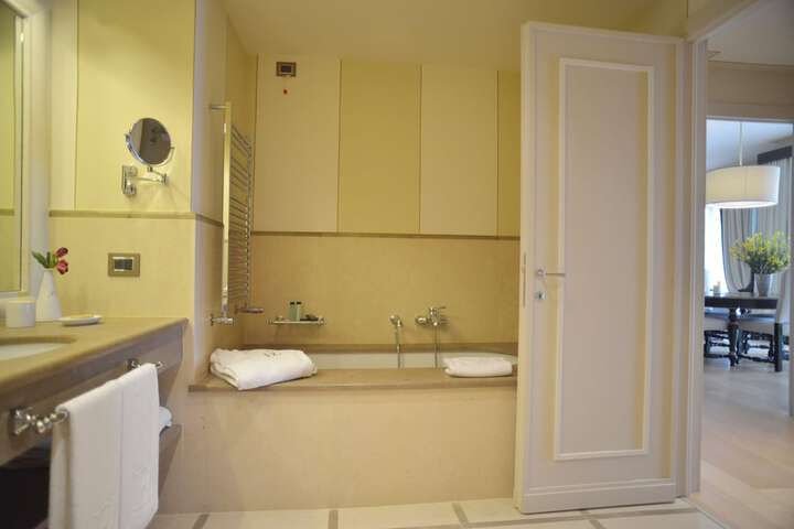 Room 157 of 216