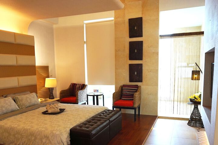 Room 12 of 185