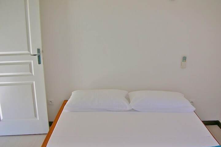 Room 4 of 13