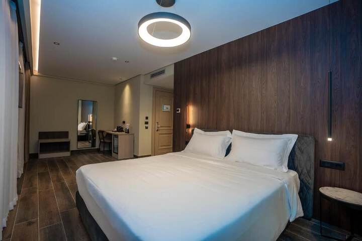 Room 16 of 77