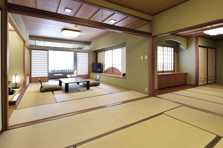 Room 28 of 122