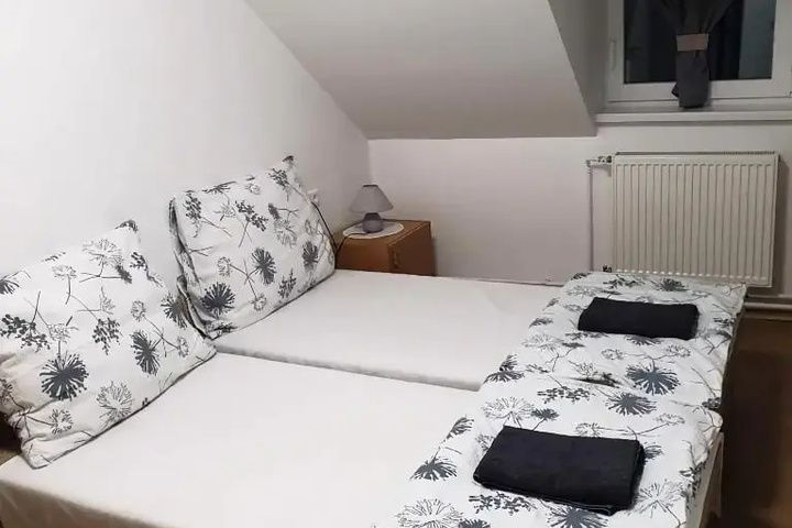 Room 2 of 6