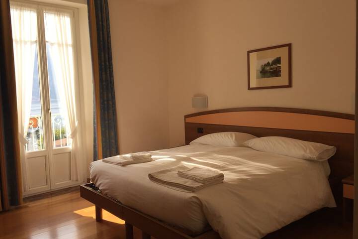 Room 6 of 36