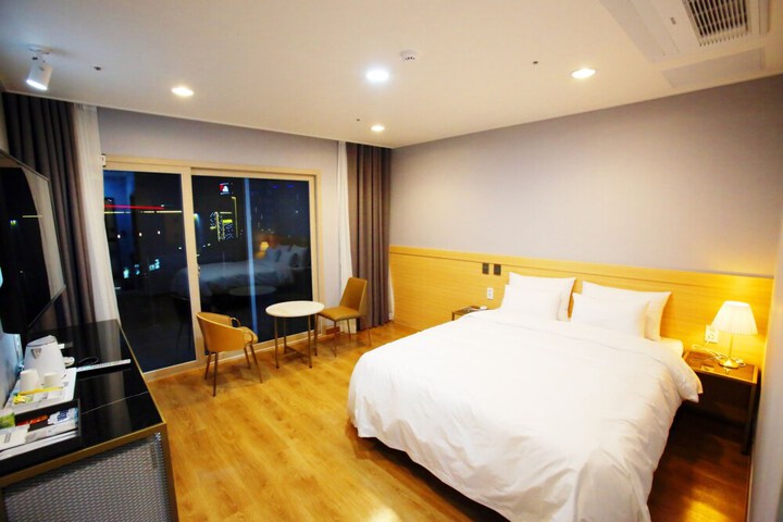 Room 4 of 34