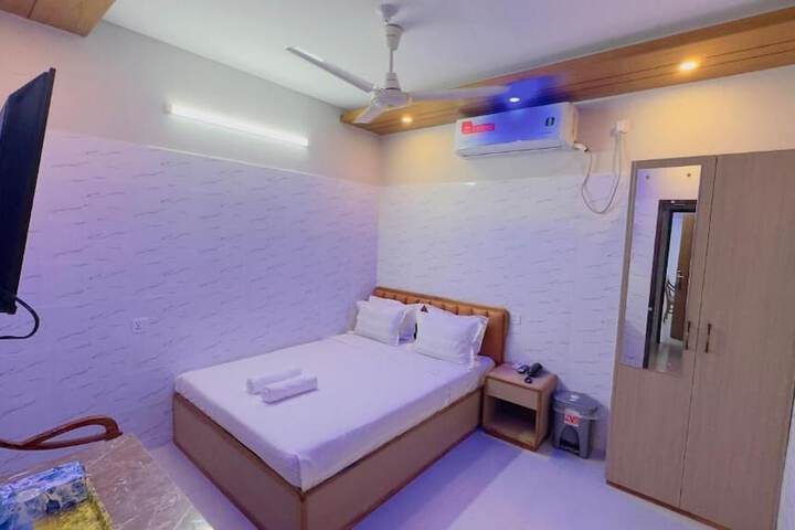 Room 28 of 45