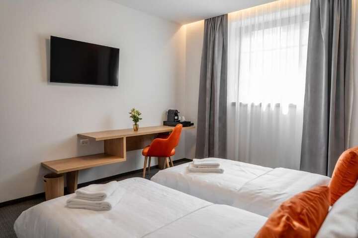 Room 5 of 28