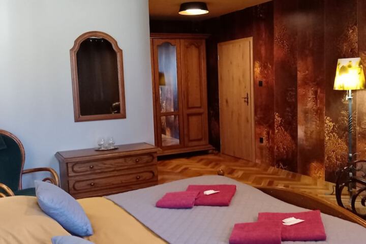 Room 20 of 99