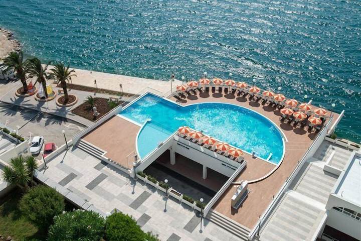 Pools & Facilities