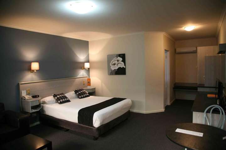 Room 13 of 37