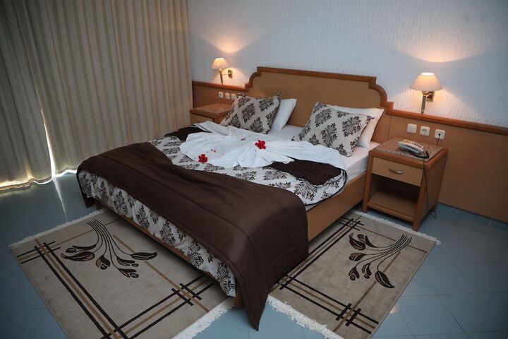 Room 8 of 32