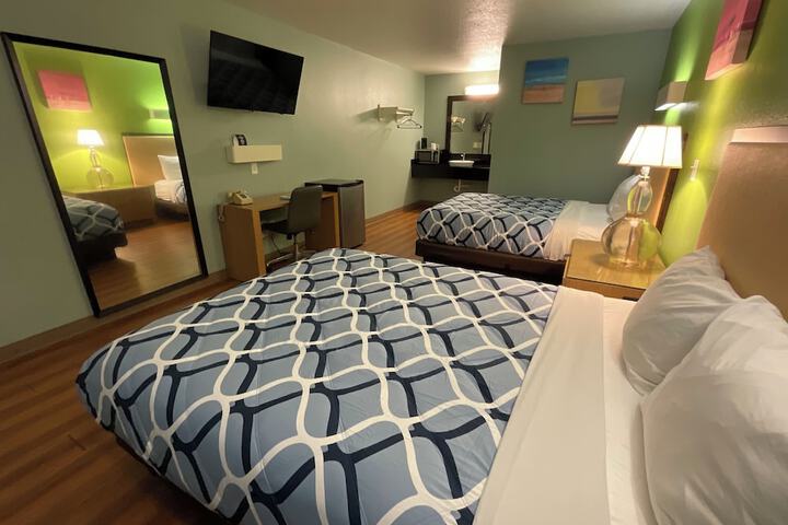 Standard Double Room 2 Queen Beds (1 of 4)
