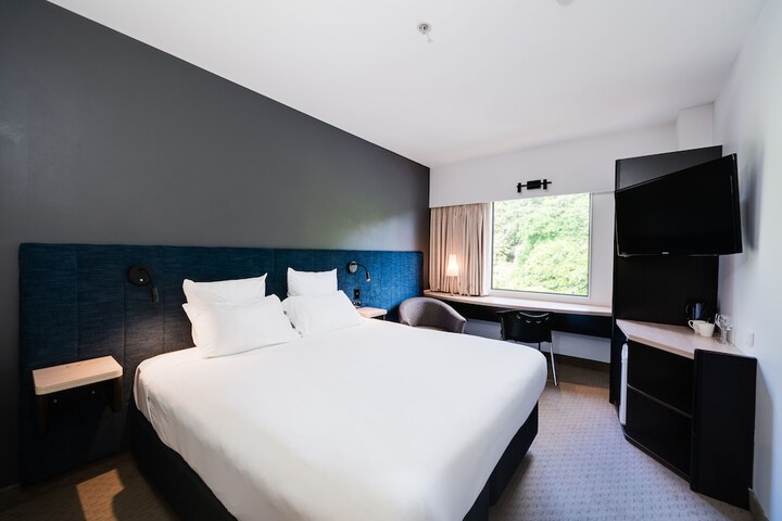 Room 3 of 49