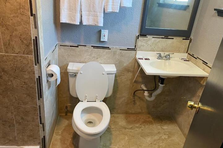Room 10 of 20