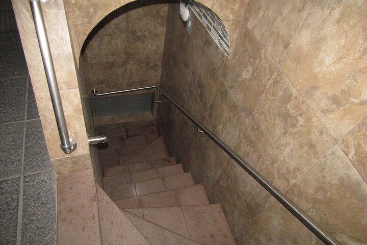 Room 9 of 33