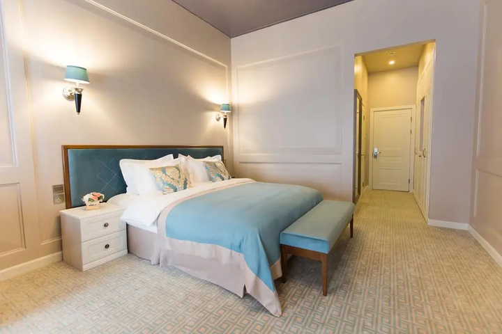 Room 12 of 42