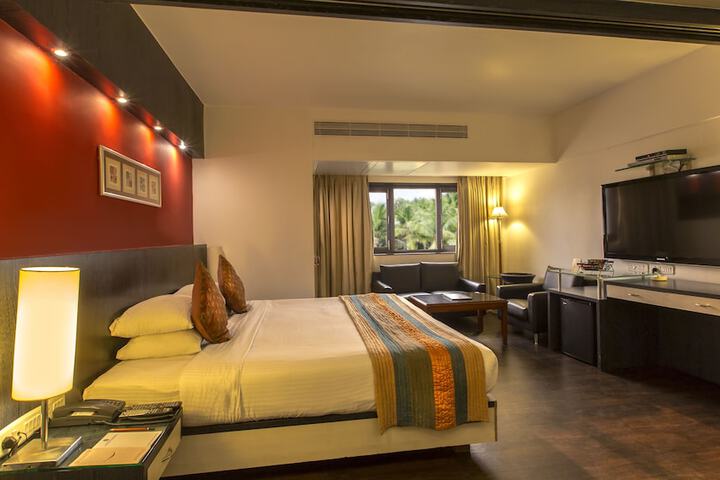 Room 5 of 18